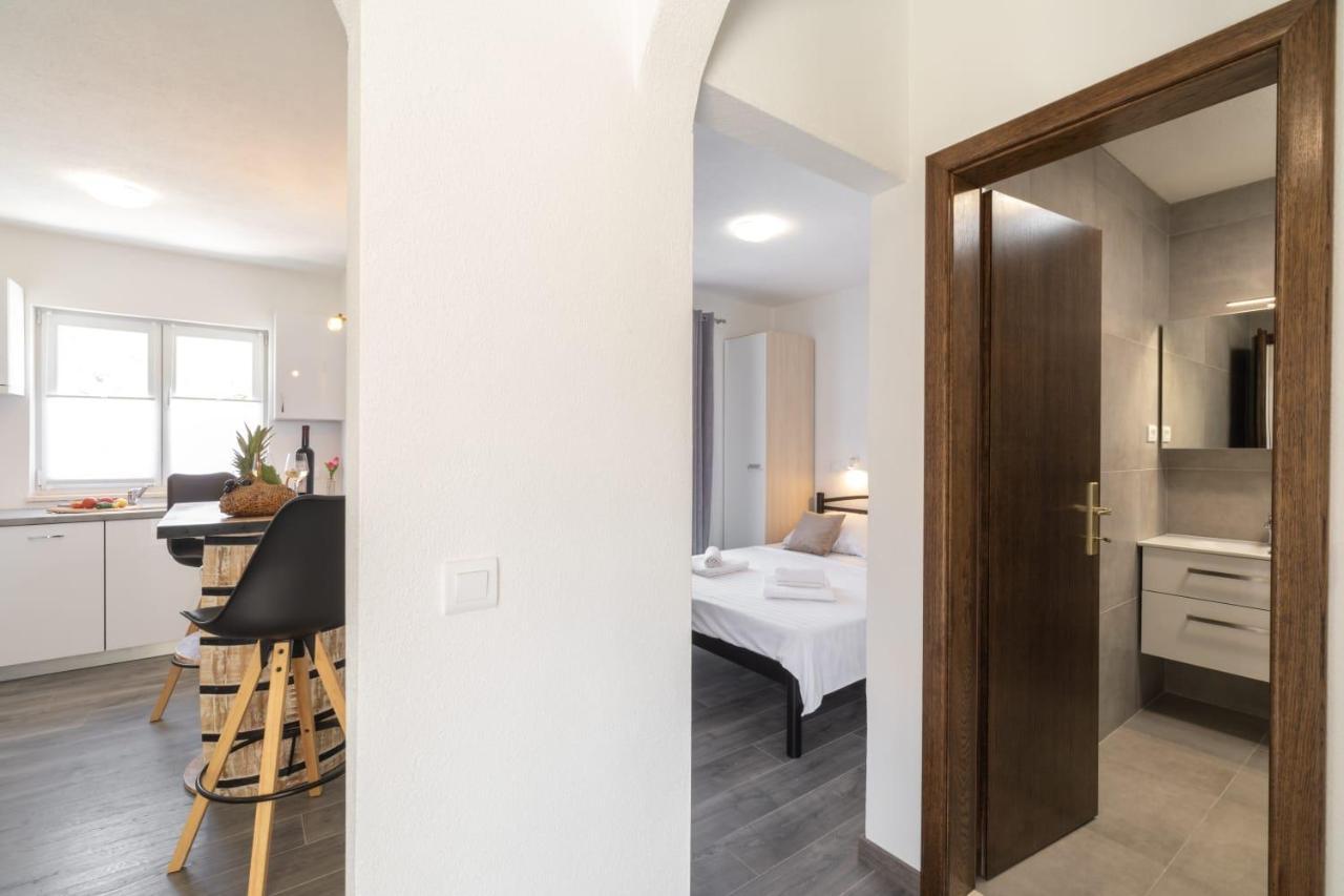 Maloa One Bedroom Apartment Smokvica  エクステリア 写真